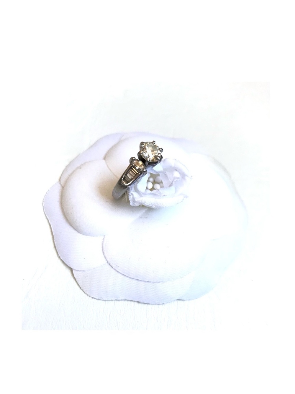 VINTAGE PLATINUM DIAMOND RING ROUND STONE MARQUISE